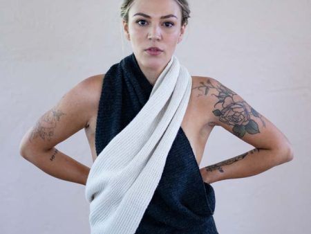 Stela Scarf- Blanco y Negro on Sale